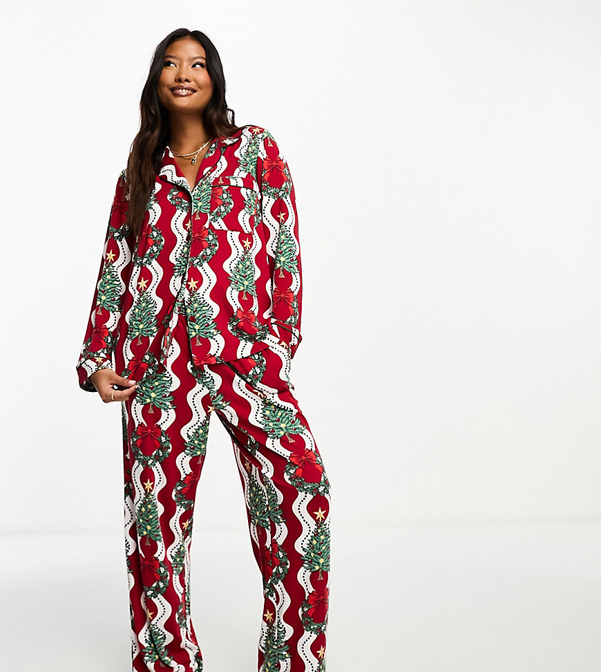 Chelsea Peers Petite Christmas print pyjama set in multi