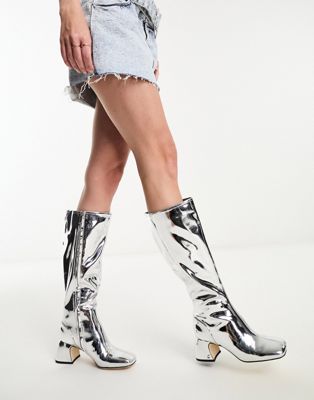 knee boots in silver liquid metallic