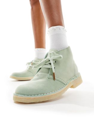 desert boots in pale green