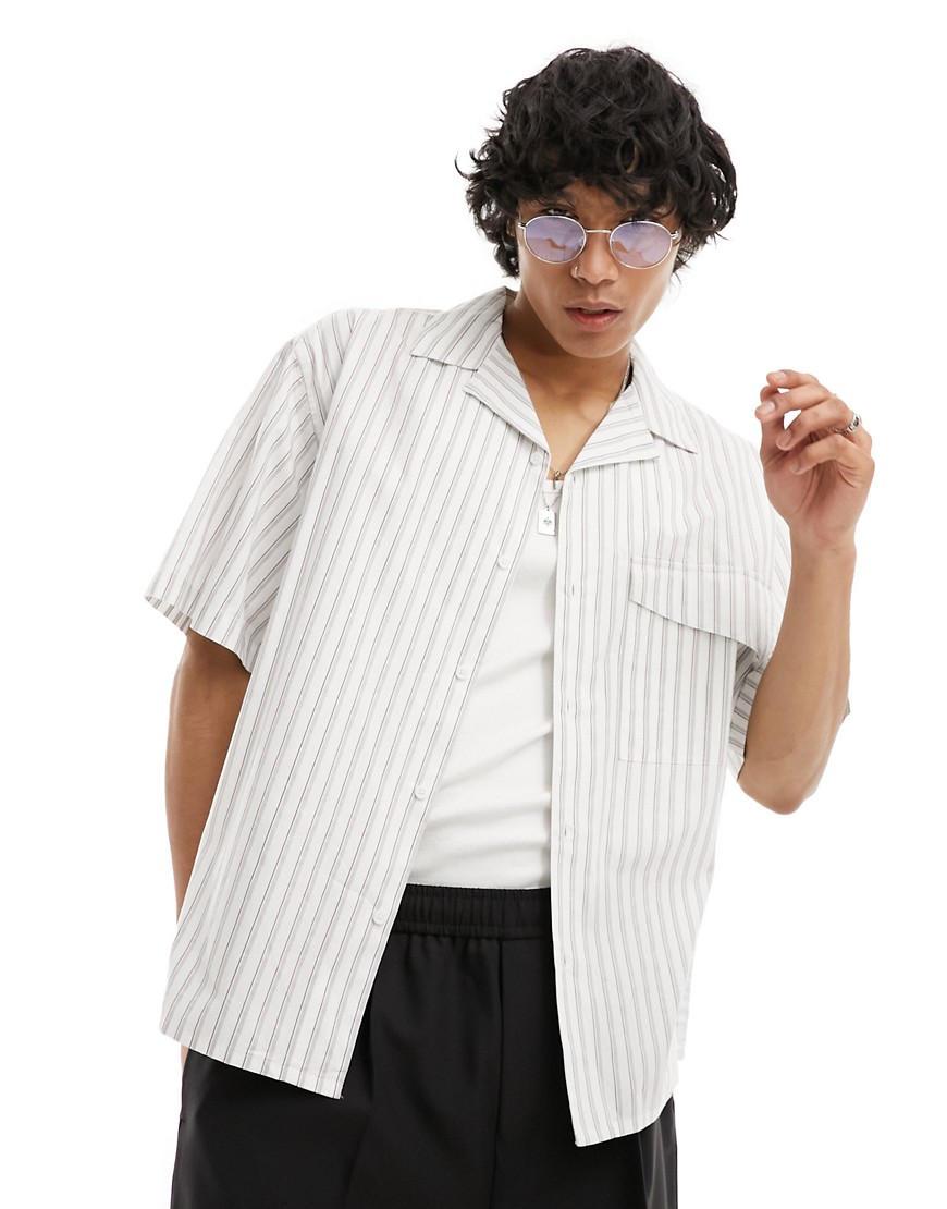 COLLUSION poplin revere short sleeve shirt in grey stripe-White