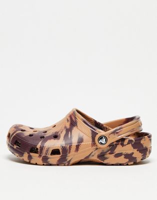unisex classic marbled clog in brown multi