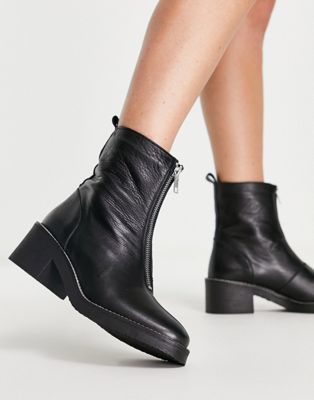 front zip boots in black leather
