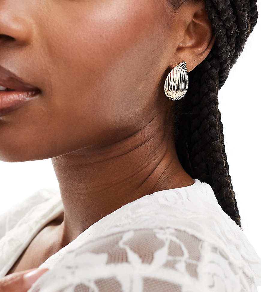 DesignB London textured chunky stud earrings in gold