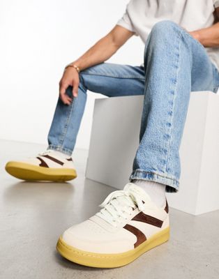 Goodpal trainer in cream suede with gumsole and logo