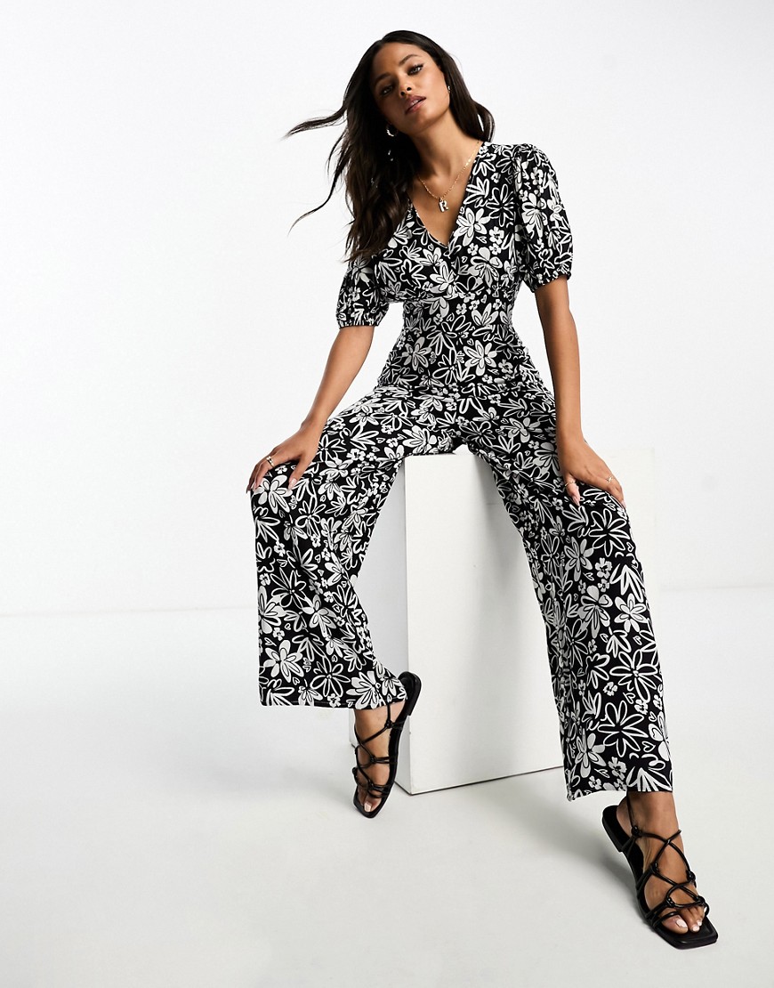 Influence puff sleeve v neck jumpsuit in monochrome floral print-White