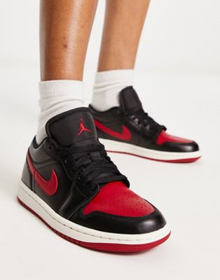 AJ1 Low trainers in black and gym red
