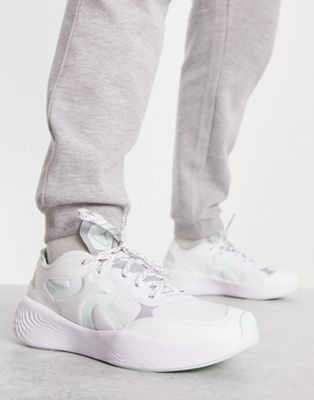 Delta Low trainers in white