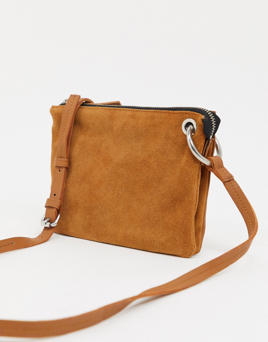 фото Кожаная плоская сумка через плечо с кольцом asos design-светло-коричневый