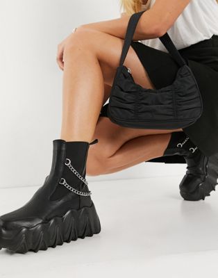 chunky extreme flatform boots in black
