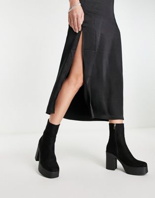 heeled ankle boots in black micro
