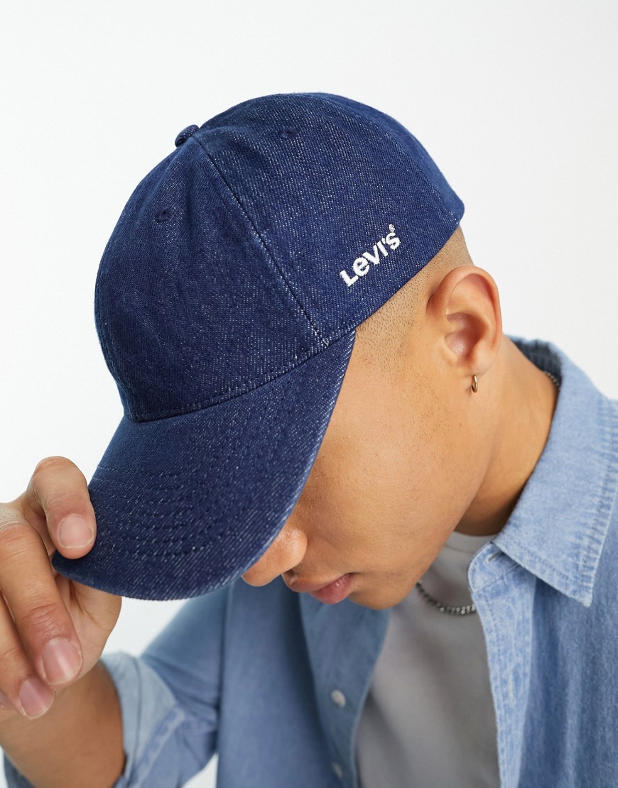 Levi’s cap in navy blue with side logo