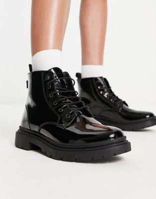 lace up leather boot in black