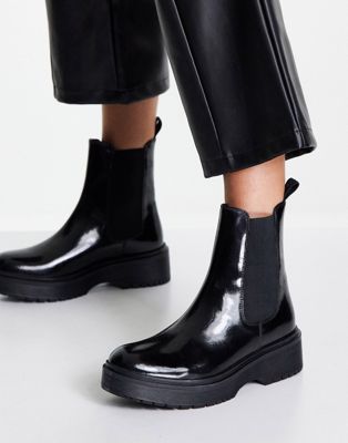 leather chunky chelsea boots in black