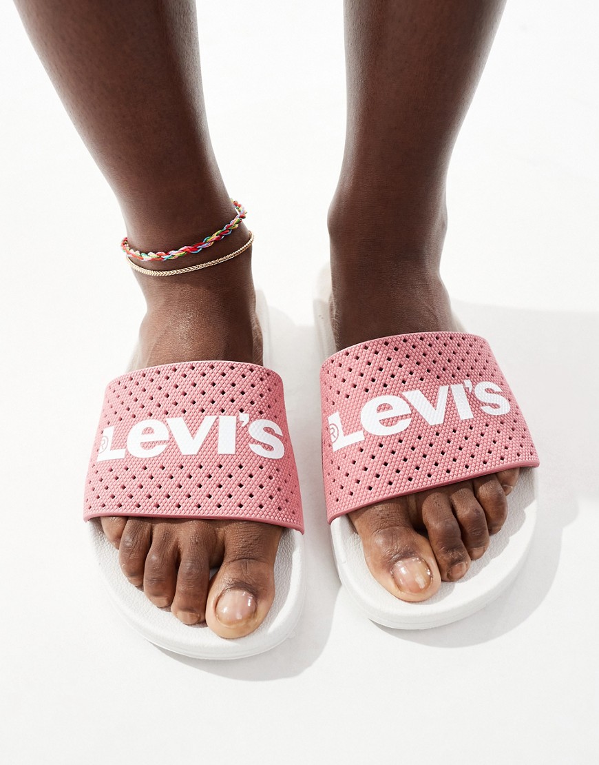 Levi’s slider with logo in pink