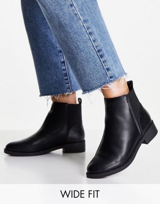 chelsea boots in black