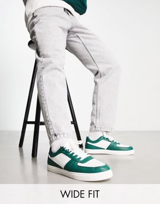 wide fit trainers in white/green
