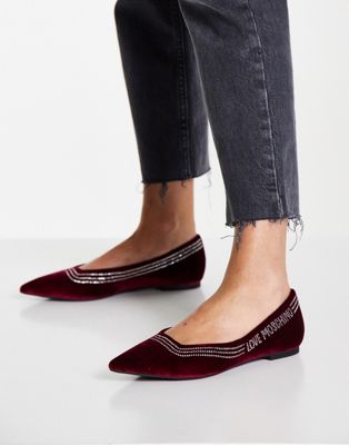 pointed flat shoes in burgundy velvet