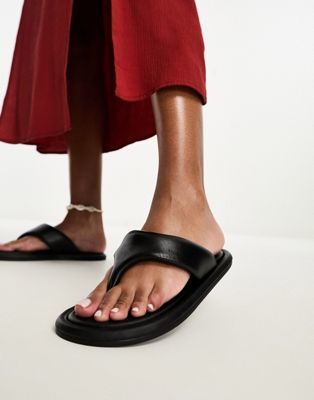 flat flip flop in black