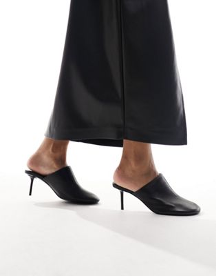 heeled leather mules in black