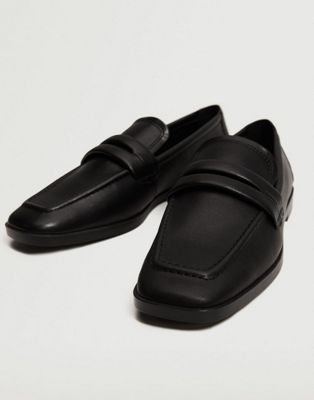 loafer with square toe in black