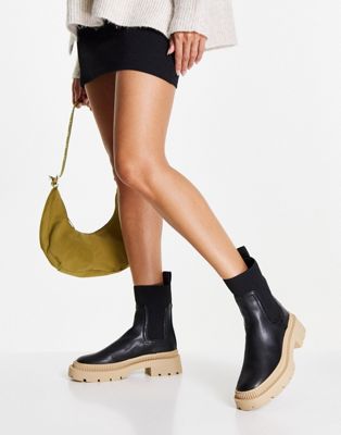 rubberised contrast sole chelsea boot in black