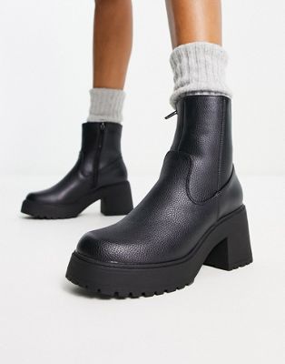 heeled chunky boot in black