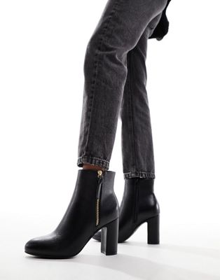 heeled zip boot in black
