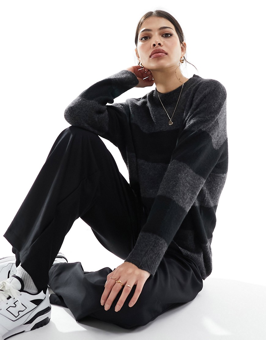 New Look oversized striped jumper in charcoal and black-Grey