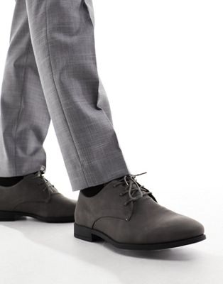 smart shoe in grey
