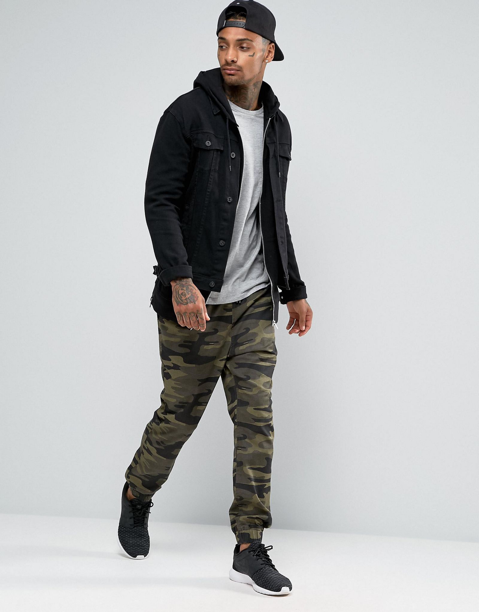 New Look Woven Joggers In Camo Print