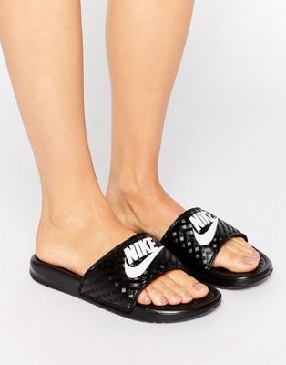 Asos Nike – Benassi – Mules avec logo – Noir