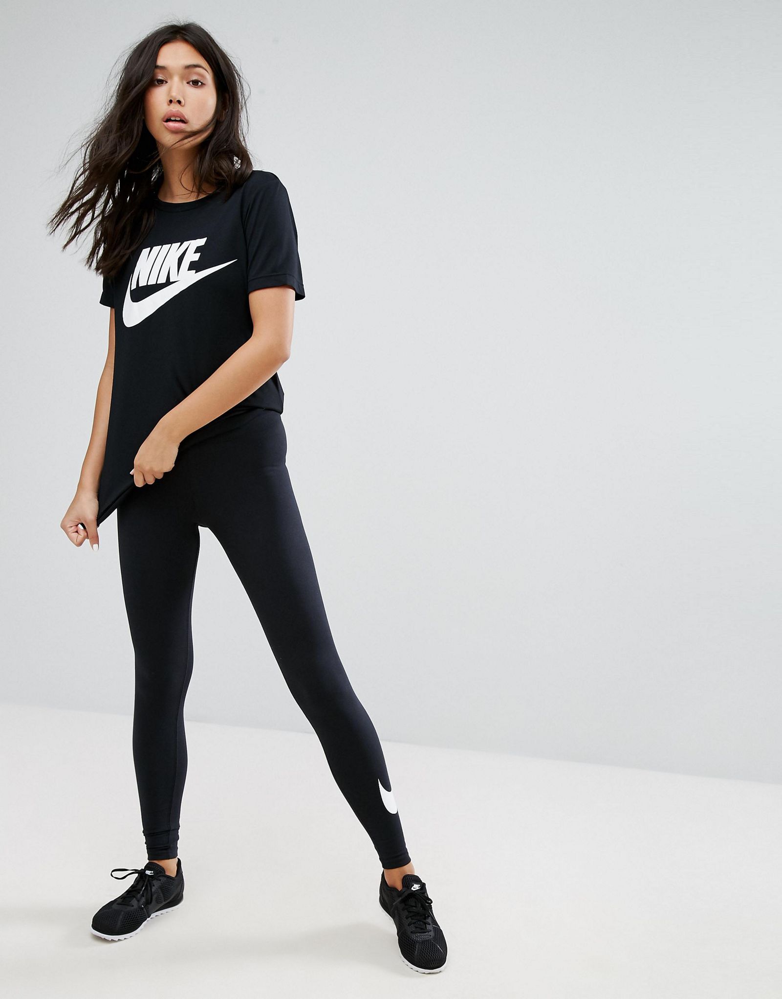 Nike Logo T-Shirt In Black
