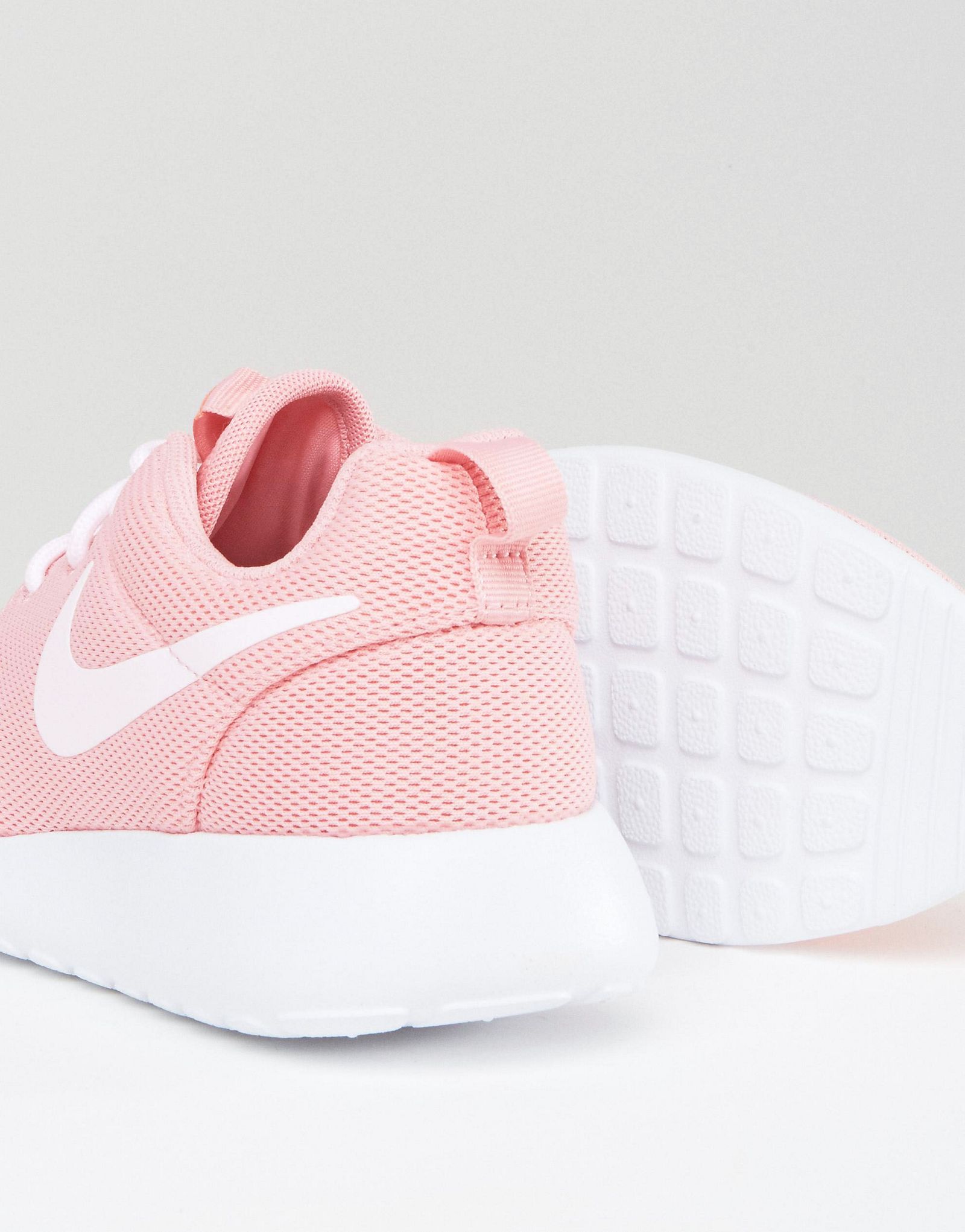 Nike Roshe One Sneakers In Pink