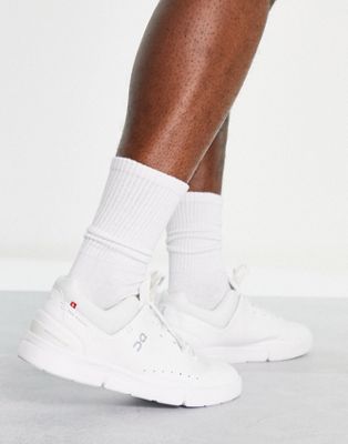 ON The Roger Advantage trainers in all white
