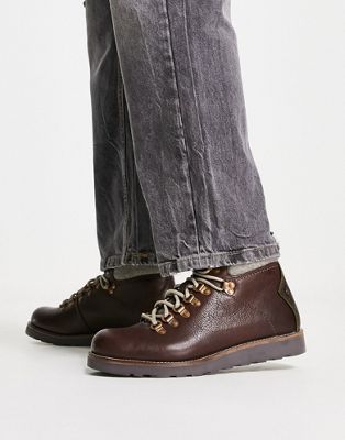 lace up outdoor hiker boots in brown leather