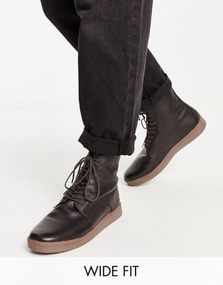 Wide Fit minimal chelsea boots in brown leather