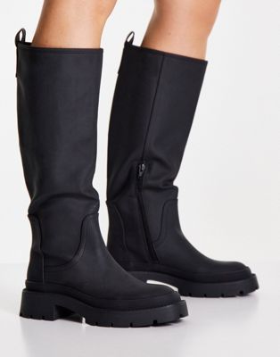 chunky flat boot in black