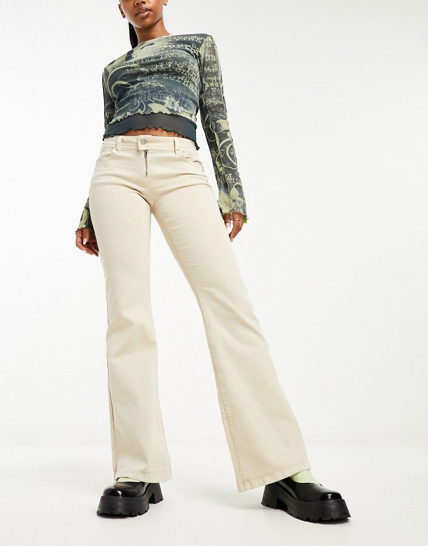 Pimkie low rise flared jeans in beige-Neutral