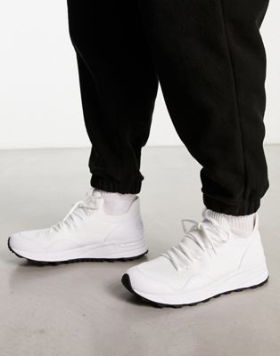 trackster 200 II mesh trainer in white with logo