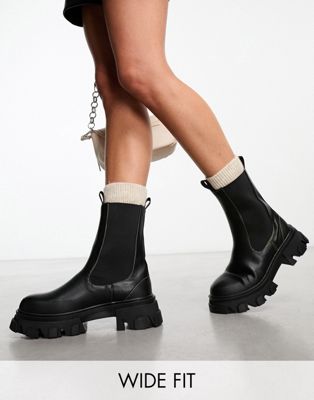 Wonder chunky chelsea boots with contrast stitching in black