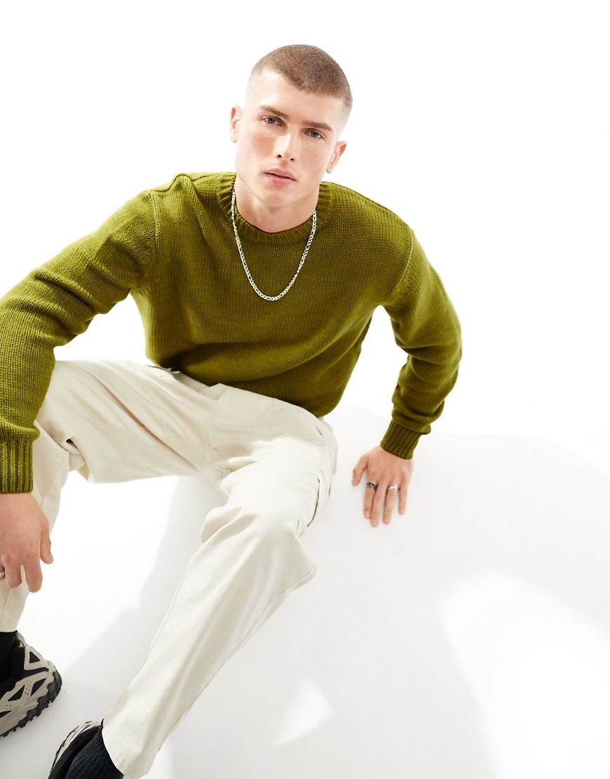Pull & Bear knitted crew neck jumper in olive-Green