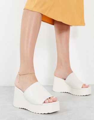 chunky flatform mule sandals in white
