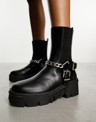 Greta chunky low ankle boot with hardware in black