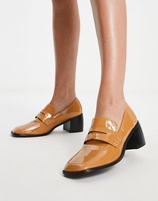 Megna heeled loafers in tan patent