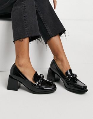 Reign heeled loafers in black patent