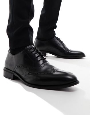 lace up brogue in black