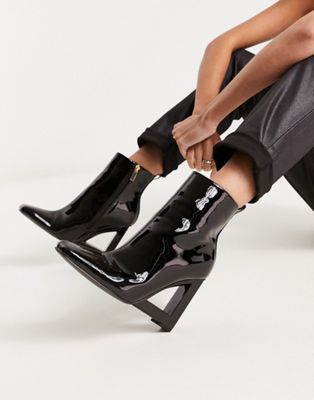 square heel patent heeled boot in black