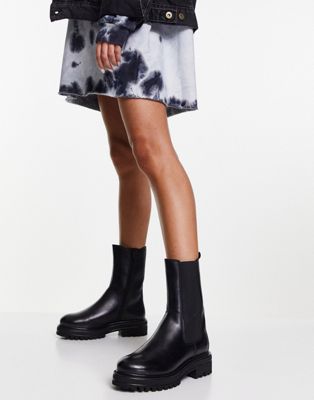 leather chelsea calf boots in black