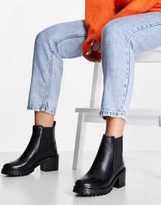 leather heeled chelsea boots in black