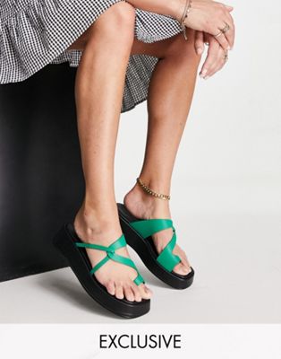 Shilo pu blend toe loop sandals in green - MGREEN